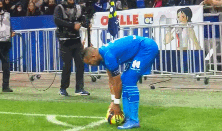 广东挺进8强，徐杰飙7记三分砍23分，杜锋战术奏效，下轮迎战卫冕冠军